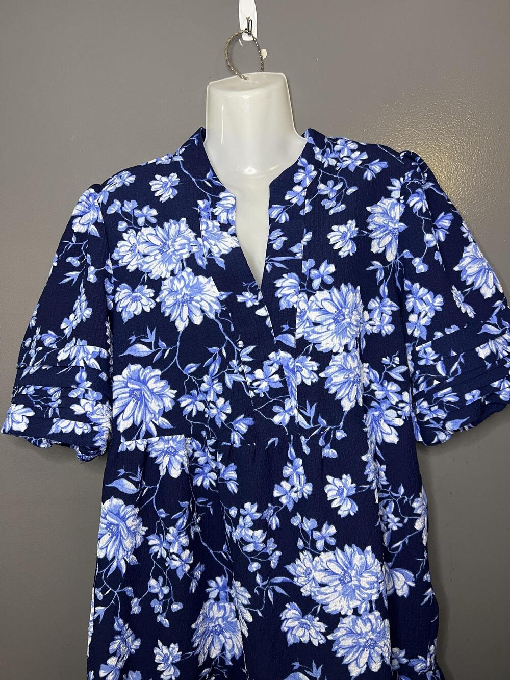 RN Studio By Ronni Nicole Dress Womens Medium Blue Floral V Neck Trapeze Swing